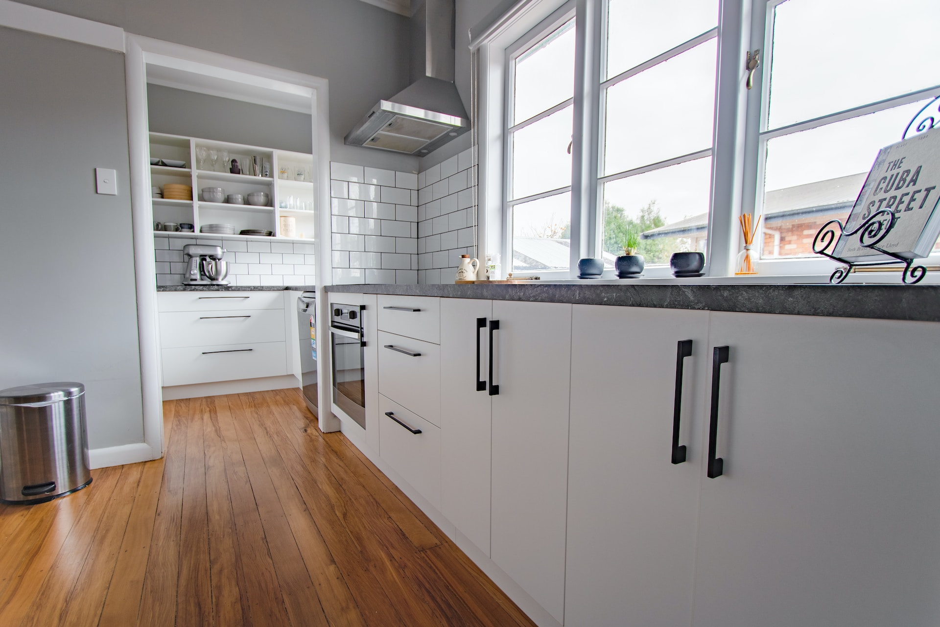 How to Choose the Right Flooring for Your Kitchen